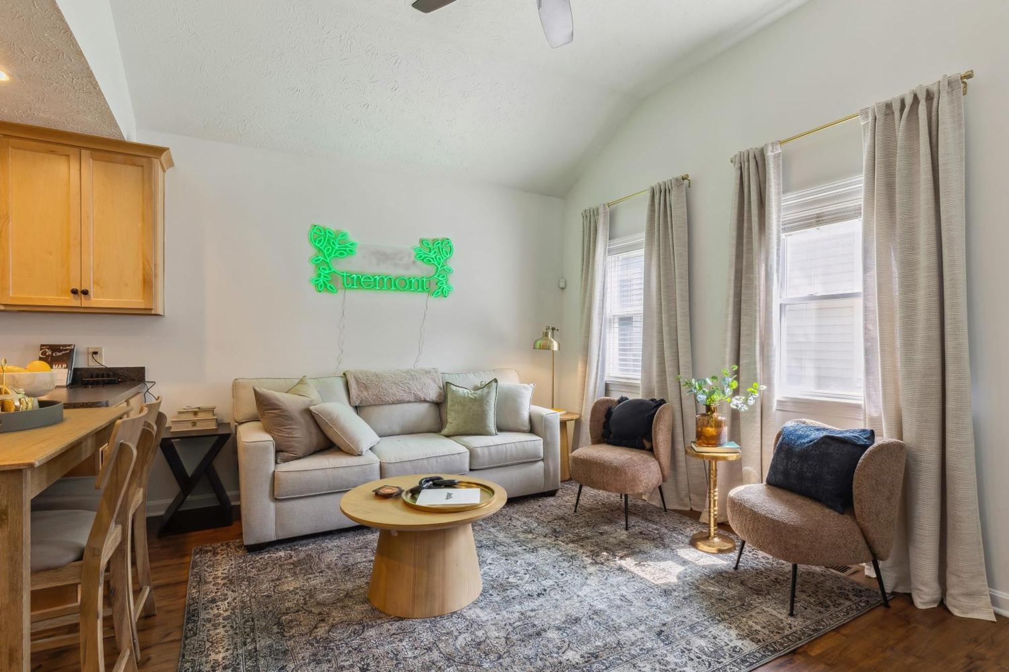 Newly Renovated Tremont Treasure I Cozy + Modern Villa Cleveland Kültér fotó
